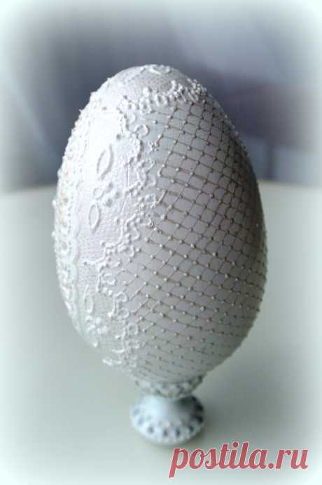 Пасхальное яйцо. Имитация вышивки и кружева
(в частной коллекции)