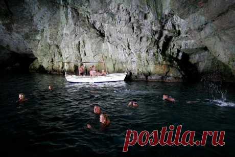 (4) This is Montenegro
Time for swimming
Some who have a heightened sense of the artistic describe swimming in the cave as &quot;descent into the blue&quot; because of the amazing combination of blue sea and the various shade of blue on the walls of the cave caused by the refraction of light.