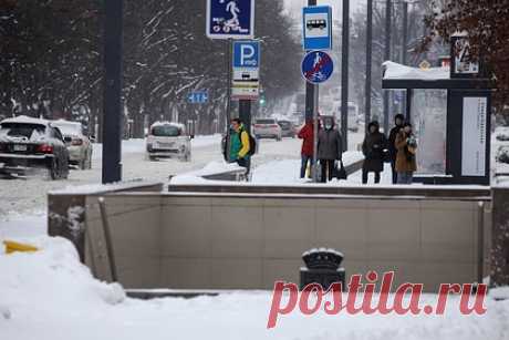 В России водитель высадил ребенка с ДЦП посреди трассы в километре от остановки. В Краснодаре водитель маршрутки высадил ребенка с детским церебральным параличом (ДЦП) посреди трассы в километре от школы. Восьмикласснику помогла добраться до школы одна из горожанок. Выяснилось, что мальчик сел не на ту маршрутку и сказал об этом водителю, после чего мужчина остановил машину.