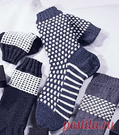 Темно-синие носки с графичным узором - схема вязания спицами. Вяжем Носки на Verena.ru