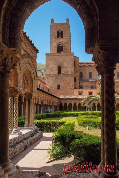 Il Chiostro dei Benedettini - Monreale, Palermo, Sicily…  |  Pinterest • Всемирный каталог идей