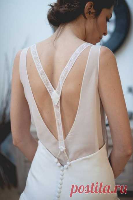 Стильные вырезы спинки свадебного платья. Больше идей каждый день на weddywood.ru