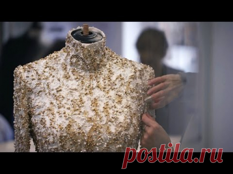 Making-of the CHANEL Fall-Winter 2014/15 Haute Couture Collection