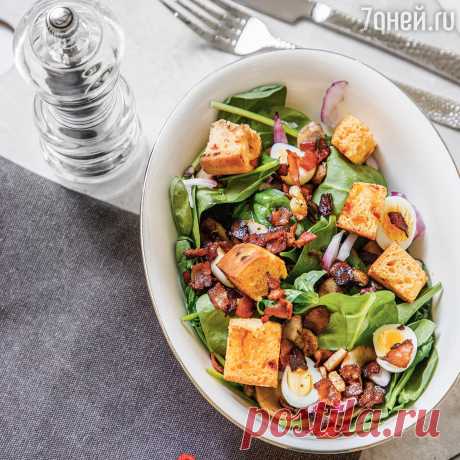 Салат из свежего шпината с хрустящим беконом: пошаговый рецепт c фото