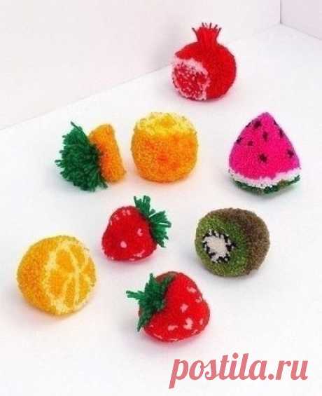 ​Помпоны в виде фруктов и ягод