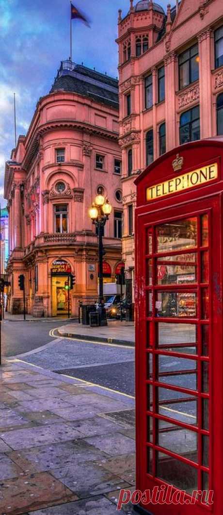Street scene ~ London, England,