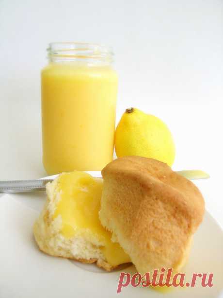 Вкуснейшее лимонное масло  Лимон положить в кипяток на 1 минуту, измельчить вместе с цедрой, смешать со 100,0 сливочного масла и 1-2ст.л меда. Храните это изумительно вкусное и ароматное масло в холодильнике. Оно идеально подх…