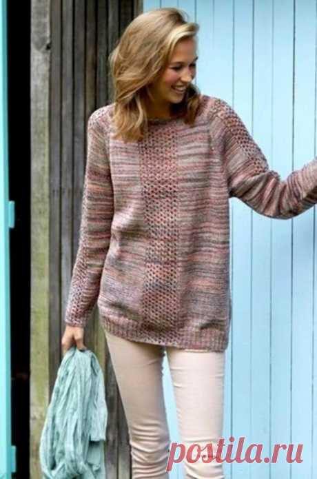 Меланжевый пуловер-реглан с ажурными вставками
