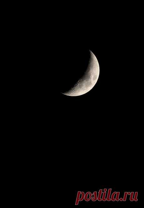 Crescent Moon  Free Stock Photo HD - Public Domain Pictures