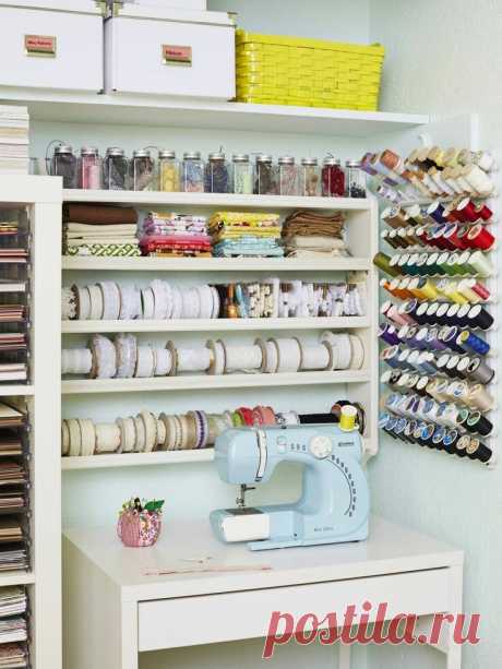 Как организовать швейный уголок в квартире? Фотоподборка, а также расскажем, как заработать швее? | 100 квадратов плюс | Яндекс Дзен