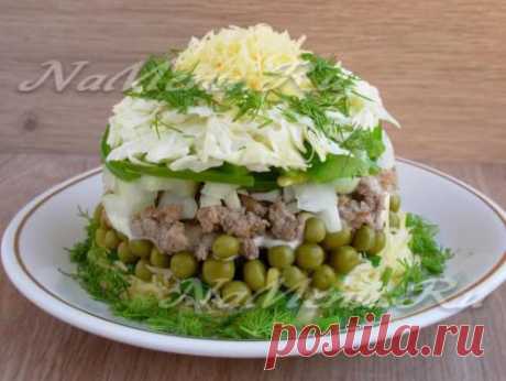 Салат с мясом, капустой и зеленым горошком