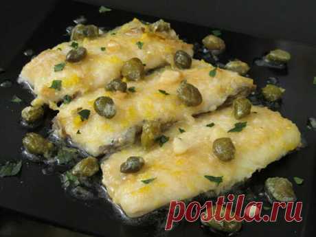 Пикката из рыбы (Fish piccata) - БУДЕТ ВКУСНО! - медиаплатформа МирТесен Неимоверно вкусная рыбка!!! Сочная, нежная, в пикантном лимонном соусе с каперсами. Соус просто божественный!!! Я ранее готовила пиккату из куриного филе, мне понравилось, поэтому и из рыбки решила приготовить... и не пожалела! Плюс, весь процесс приготовления занимает от силы 10-15 минут. Супер