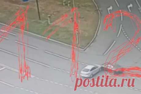 Момент ДТП с известным пластическим хирургом на Maserati в Москве попал на видео. Момент ДТП с участием известного пластического хирурга Вячеслава Балкизова на севере Москвы попал на видео. Уточняется, что врач за рулем Maserati проехал на запрещающий сигнал светофора на перекрестке, и столкнувшись с другим автомобилем, вылетел на газон. Об аварии стало известно ранее 16 сентября.