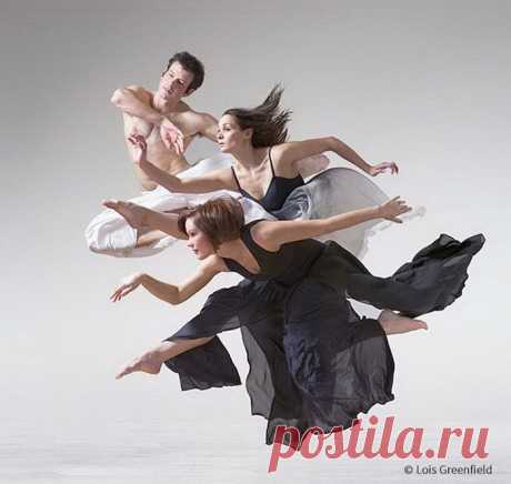 Танцоры в фотографиях Lois Greenfield