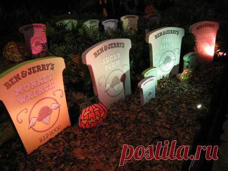 В США, в штате Вермонт существует кладбище мороженого. Там находятся «надгробия» с названиями утративших популярность вкусов и даты производства. 🍦