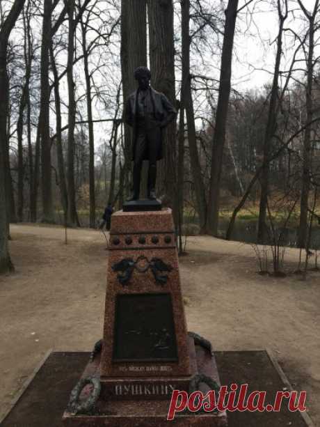 Памятник А.С. Пушкину в Остафьево