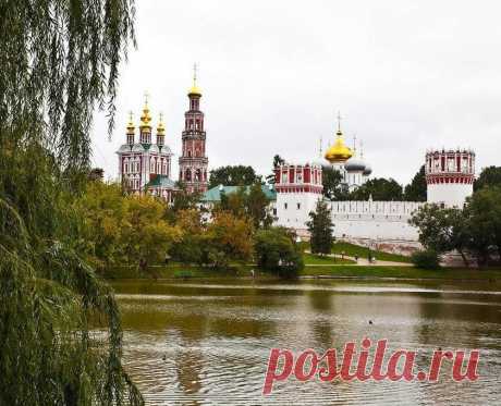 Новодевичий женский монастырь. Москва.