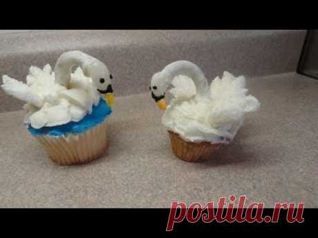 Decorating Cupcakes #56: The Swan