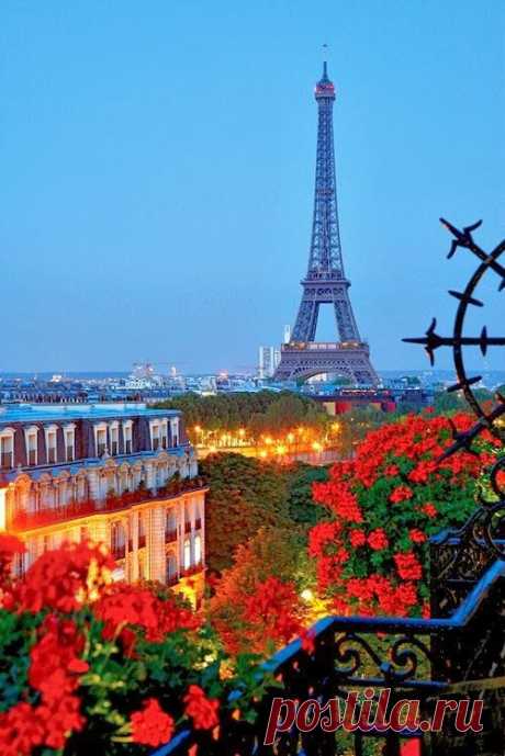 PARIS - THE CITY OF LIGHT