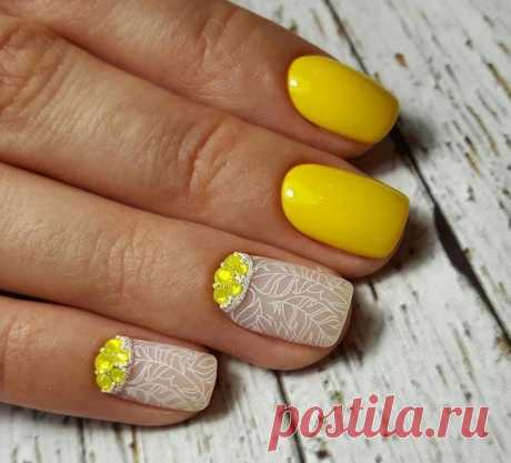Желтый маникюр — фото эксклюзивного дизайна ногтей с желтым оттенком