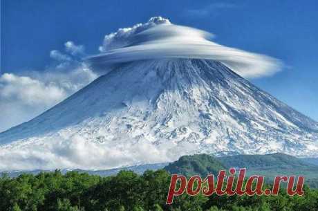 Завораживающая красота!
♥ СВЕТЛАНА БОРИСОВНА ♥

«Ключевская сопка, Камчатка. Высочайший действующий вулкан континента»