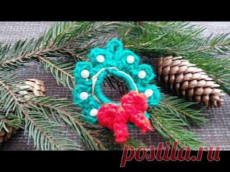 Crochet Mini Christmas Wreath Tutorial - Girlybunches