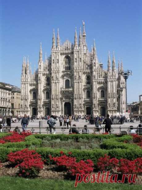 Piazza Del Duomo, Milan, Italy