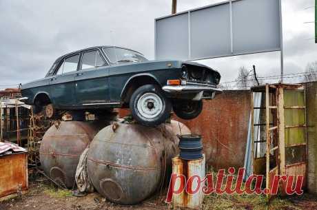 Коллекция советских автомобилей в латвийском Даугавпилсе | Чёрт побери