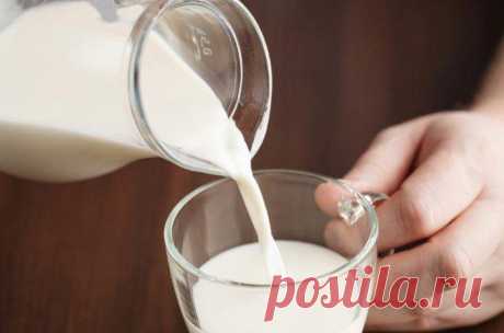 Как проверить молоко на натуральность в домашних условиях Молоко — источник многих полезных микроэлементов. Однако многие люди сомневаются, что изготовление любимого с детства продукта не обходится без добавления крахмала, соды, мела или воды.Лабораторным пу...