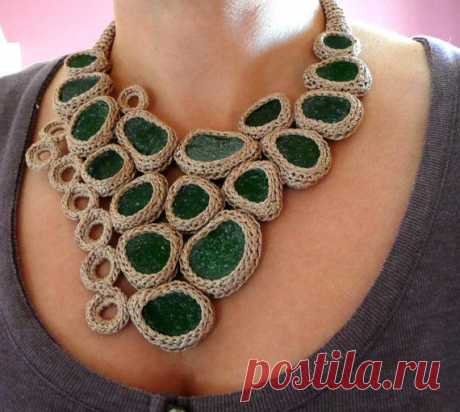 Beige necklace with 17 green sea glasses - crocheted - OOAK