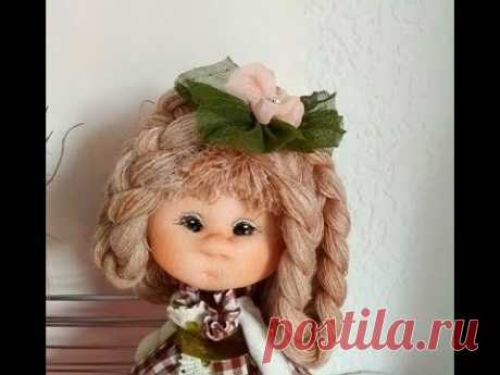 Причёска для куклы. Красивые прически для кукол. Прическа  из пряжи..Hacer peinado para muñeca.