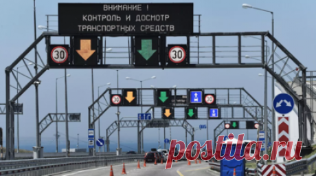 Движение транспорта по Крымскому мосту снова восстановлено. Движение автомобильного транспорта по Крымскому мосту восстановлено после второго за день перекрытия. Читать далее