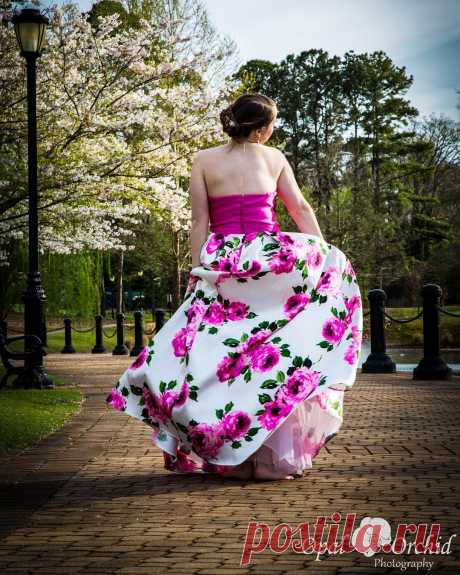 Prom dresses 2019: Tends and ideas for evening dresses 2019 (30+ images+videos) We have collected top trends of prom dresses 2019 for those who can't imagine their style without extravagant dresses.