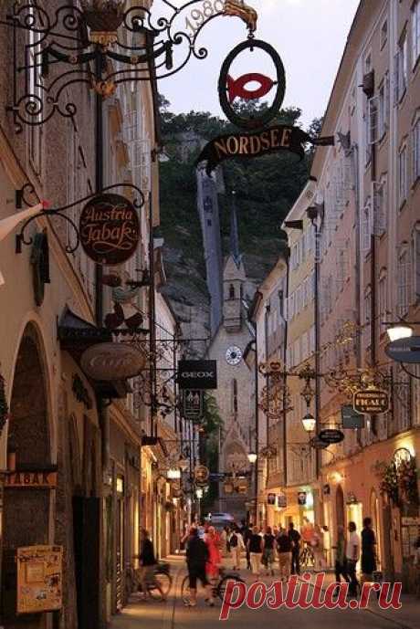 | ♕ |  Old Town Salzburg, Austria via bellacosas : ysvoice : coeurdelhistoire  |   Pinterest • Всемирный каталог идей