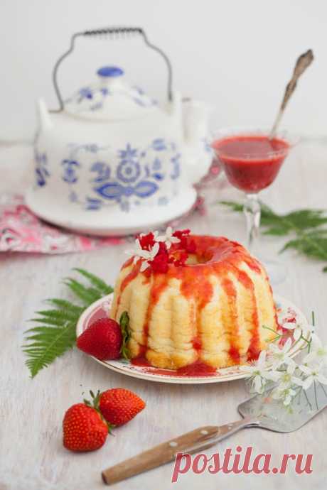 Russian Monday: "Manniy Pudding" - Semolina Pudding with Berry Sauce at Cooking Melangery