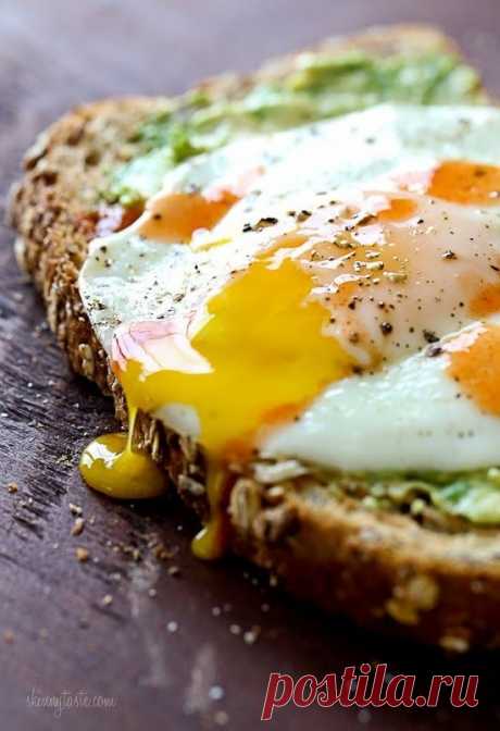 Avocado Toast Recipe with Sunnyside Egg