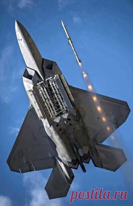 (157) Pinterest - F-22 Raptor launching an air-air missile AIM-120 AMRAAM (Air Medium Range Air-Air Missile), also can you see the other 5 missiles | fit angles