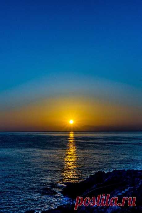 Sizilien - Sonnenaufgang über dem Golf von Termini Imerese. Tipps für euren Urlaub auf der Sonneninsel: www.trip-tipp.com... #sicily #sicilia  |  Pinterest • Всемирный каталог идей