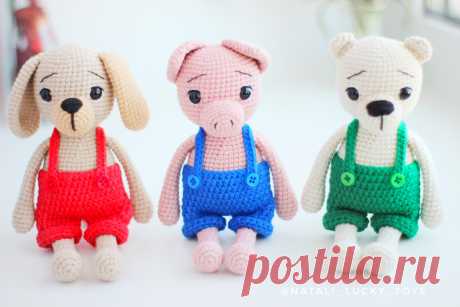 PDF Малыши в шортиках крючком. FREE crochet pattern; Аmigurumi animal patterns. Амигуруми схемы и описания на русском. Вязаные игрушки и поделки своими руками #amimore - собачка, щенок, собака, свинка, поросёнок, свинья, мишка, медведь, медвежонок, котик, кот, котёнок.