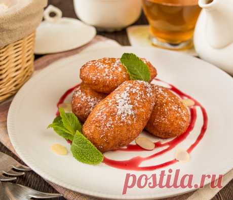 Мамины творожные пончики на Вкусном Блоге Апдейт рецепта самых вкусных на свете (по крайней мере, для меня) творожных пончиков от 11.11.2010. Моя мама – не большой любитель готовки. Но есть вещи, которые она готовит лучше всех на свете. И эти творожные пончики (у нас в семье они фигурируют как сырники) – как раз одна из таких…