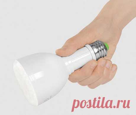 Bulb Flashlight выкрутил лампочку и получил фонарик.