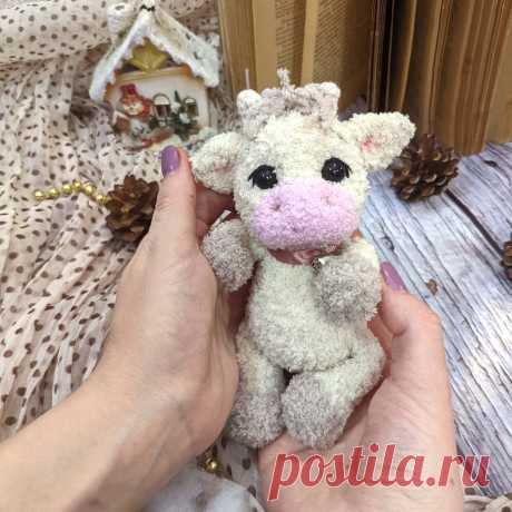 PDF Телёнок крючком. FREE crochet pattern; Аmigurumi animal patterns. Амигуруми схемы и описания на русском. Вязаные игрушки и поделки своими руками #amimore - корова, коровка, телёнок, плюшевый бык, бычок из плюшевой пряжи.