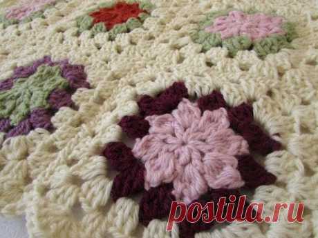 How to crochet a pretty flower granny square for beginners