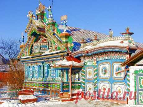 Сказочный дом кузнеца Сергея Кириллова в поселке Кунара, Свердловской области. Более 50 лет мастер-самоучка создавал свое творение 😃