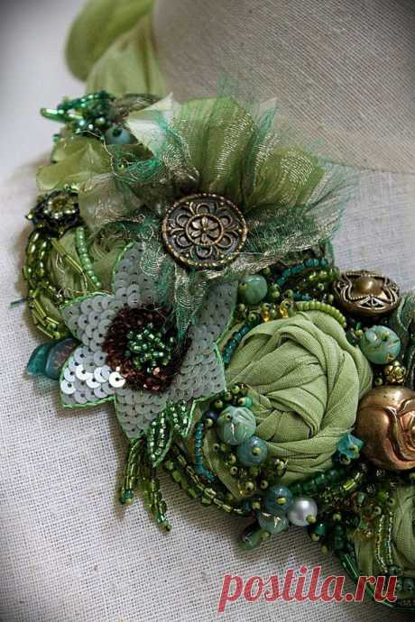 GREEN GODDESS II Mixed Media Textile Statement Necklace