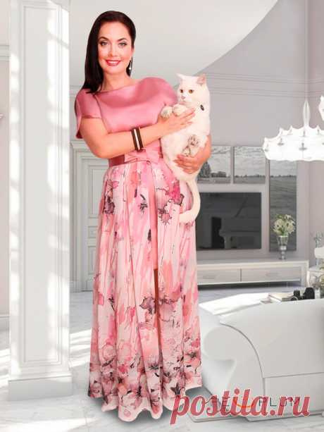 Повседневное платье для женщин "Пинко стайл" от бренда Charutti, Россия. Купить за 2730 руб. Скидка от цены -40%. Фотографии, отзывы