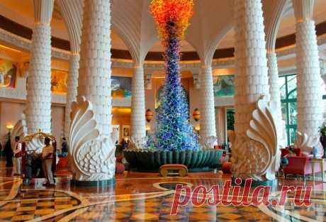Самый красивый отель Дубая-«Atlantis The Palm» | Журнал "JK" Джей Кей «Atlantis The Palm» по праву считается одним из красивейших отелей на планете. Пятизвездочные гостиницы существенно отличаются друг от друга. Свои пять звезд «Atlantis The Palm» завоевал по праву. В двух зданиях, соединенных мостом, разместилось больше чем 1500 гостиничных номеров для отдыха....