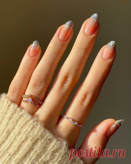 Нежный новогодний маникюр: 25 красивых зимних дизайнов для ногтей любой длины | theGirl