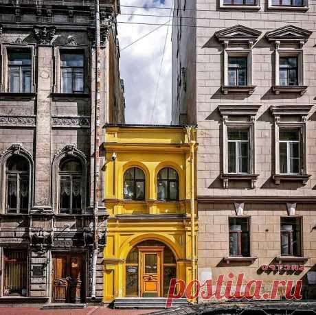 Самый маленький дом в Петербурге. У него даже нет собственного адреса! | Чемоданное настроение | Яндекс Дзен