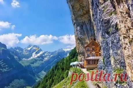 домик в Альпах.Швейцария